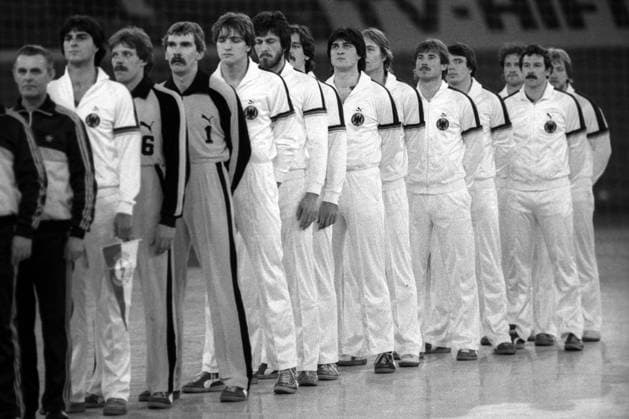 Mannschaftsvorstellung der BR Deutschland, v.li.: Ulrich Roth, Torwart Klaus Wöller, Torwart Andreas Thiel, Rüdiger Neitzel, Manfred Freisler, Frank Harting, Michael Roth, Martin Schwalb, Uwe Schwenker, Jochen Fraatz, Arnulf Meffle, Ulrich Gnau, x