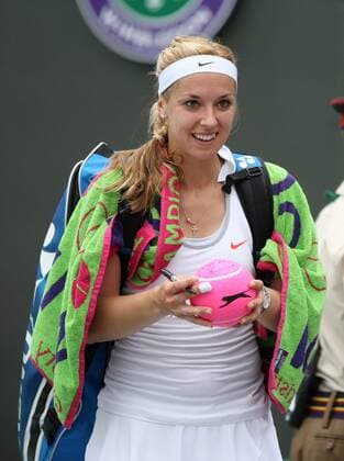 TENNIS - WTA, Wimbledon 2013 LONDON,ENGLAND,02.JUL.13 - TENNIS - WTA Tennis Damen Tour, Wimbledon 2013, Grand Slam. Bild zeigt Sabine Lisicki (GER). Keyword: Autogramm. 