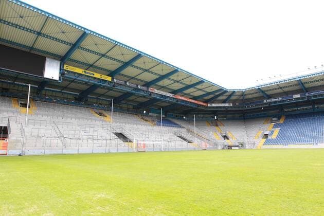Fußball, Stadiongeschichte Arminia Bielefeld Fankurve Schüco Arena, Bielefelder Alm EP_JSE