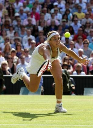 Wimbledon Championships 2013, AELTC,London, ITF Grand Slam Tennis Tournament, Damen Halbfinale, Sabine Lisicki GER) Aktion, Einzelbild,Ganzkoerper,Hochformat,