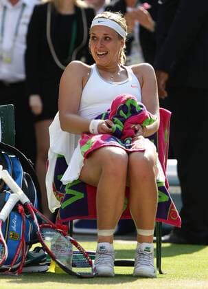 Wimbledon Championships 2013, AELTC,London, ITF Grand Slam Tennis Tournament, Damen Halbfinale, Sabine Lisicki GER) sitzt weinend und fassungslos auf ihrem Stuhl nach dem Match,Emotion,Freude,Einzelbild, Ganzkoerper,Hochformat,