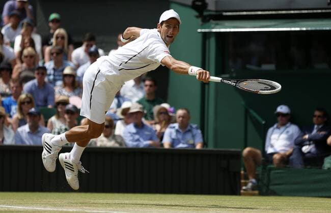 (130705) -- LONDON, July 5, 2013 (Xinhua) -- Novak Djokovic of Serbia competes during the semifinal of gentlemen s singles on day 11 of the Wimbledon Lawn Tennis Championships at the All England Lawn Tennis and Croquet Club in London, Britain on July 5, 2013. (Xinhua Wang Lili) (SP)BRITAIN-LONDON-TENNIS-WIMBLEDON-DAY 11 