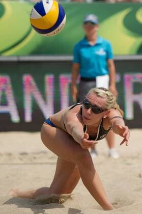 FIVB Beach Volleyball Weltmeisterschaft, Halbfinale 06.07.13, Lake Szelag, Stare Jablonki Abwehr Karla Borger ( 1 GER)