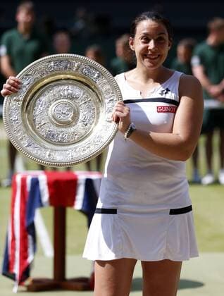(130706) -- LONDON, July 6, 2013 (Xinhua) -- Marion Bartoli of France displays the trophy during the awarding ceremony for the final of women s singles on day 12 of the Wimbledon Lawn Tennis Championships at the All England Lawn Tennis and Croquet Club in London, Britain, on July 6, 2013. 