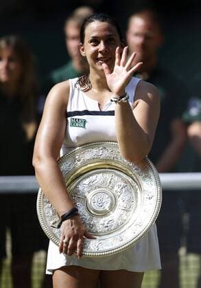 (130706) -- LONDON, July 6, 2013 (Xinhua) -- Marion Bartoli of France gestures during the awarding ceremony for the final of ladies singles on day 12 of the Wimbledon Lawn Tennis Championships at the All England Lawn Tennis and Croquet Club in London, Britain, on July 6, 2013. 
