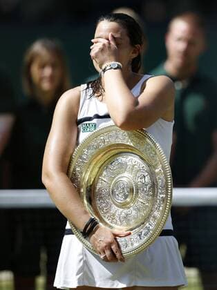 (130706) -- LONDON, July 6, 2013 (Xinhua) -- Marion Bartoli of France reacts during the awarding ceremony for the final of women s singles on day 12 of the Wimbledon Lawn Tennis Championships at the All England Lawn Tennis and Croquet Club in London, Britain, on July 6, 2013. 