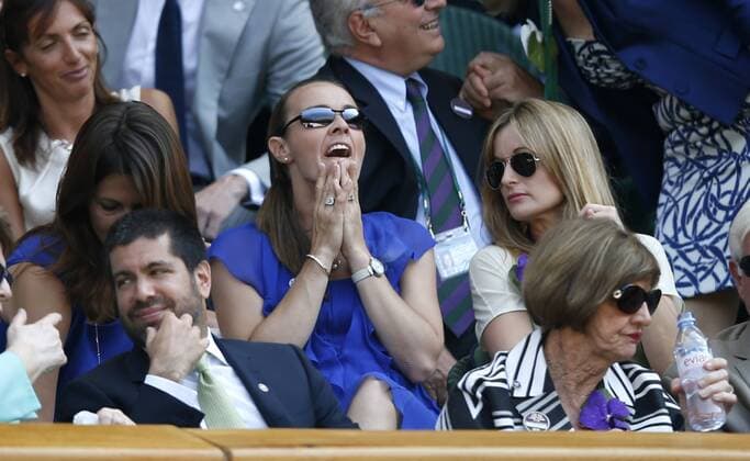 (130706) -- LONDON, July 6, 2013 (Xinhua) -- Swiss former professional tennis player Martina Hingis watches the match in the royal box during the final of women s singles on day 12 of the Wimbledon Lawn Tennis Championships at the All England Lawn Tennis and Croquet Club in London, Britain, on July 6, 2013. 
