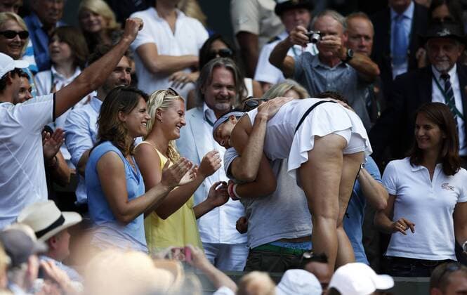 (130706) -- LONDON, July 6, 2013 (Xinhua) -- Marion Bartoli of France celebrates after her final of women s singles with Amelie Mauresmo and Kristina Mladenovic on day 12 of the Wimbledon Lawn Tennis Championships at the All England Lawn Tennis and Croquet Club in London, Britain, on July 6, 2013. 