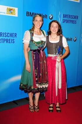 Anni Friesinger Postma und Laura Dahlmeier bei der Verleihung Bayerischer Sportpreis 2013 am 06.07.2013 in München Bayerischer Sportpreis 2013, München 