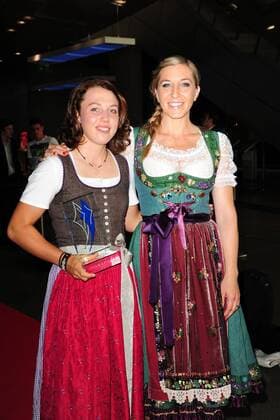 Anni Friesinger Postma und Laura Dahlmeier bei der Verleihung Bayerischer Sportpreis 2013 am 06.07.2013 in München Bayerischer Sportpreis 2013, München 
