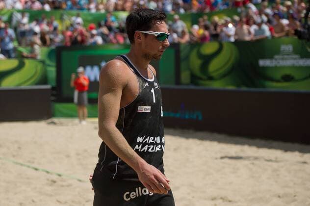 FIVB Beach Volleyball Weltmeisterschaft, Halbfinale 07.07.13, Lake Szelag, Stare Jablonki Jonathan Erdmann ( 1 GER) enttäuscht enttäuscht traurig nach der Niederlage