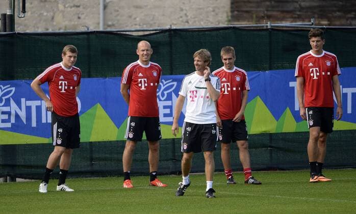 07.07.2013, Fussball 1.Bundesliga 2013 2014, Trainingslager FC Bayern München im Trentino (Italien), 4.Tag, Training im Stadion von Arco. v.li: Toni Kroos (Bayern München), Arjen Robben (Bayern München), Fitnesstrainer Andreas Kornmayer, Philipp Lahm (Bayern München), Mario Gomez (München).