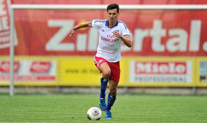 FUSSBALL - Zillertal vs HSV, Testspiel HIPPACH,AUSTRIA,08.JUL.13 - FUSSBALL - DFL, 1. Deutsche Bundesliga, Zillertal Auswahl vs Hamburger SV, Trainingslager, Vorbereitungsspiel. Bild zeigt Paul Scharner (HSV). 