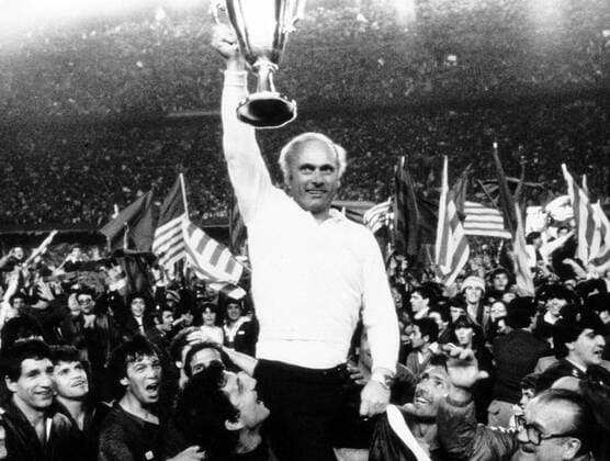 Trainer Udo Lattek gewinnt mit dem FC Barcelona den Europapokal der Pokalsieger 1982