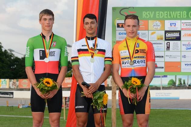 Deutsche Bahnrad-Meisterschaft 2013,Oberhausen-Rheinhausen 3000 m Einerverfolgung Junioren, Mitte: 1,Deutscher Meister Leon Rohde, RSC Cottbus, Links: 2.Deutscher Meister Jonas Tembrock, RC Bocholt 1977, Rechts: 3. Deutscher Meister Marc Jurczyk, RSG Böblingen - ksp