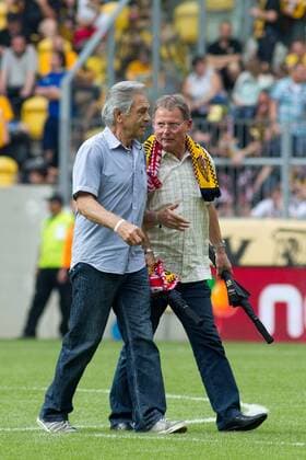 Ehrengäste - Legenden von Dynamo Dresden Wolfgang Haustein (li.) und Frank Richter (DDR, Deutschland) - Testspiel Saison 2013-14 Dynamo Dresden vs. Ajax Amsterdam im glücksgas Stadion in Dresden - Deutschland, Fußball, Mann, Männer, 06.07.2013