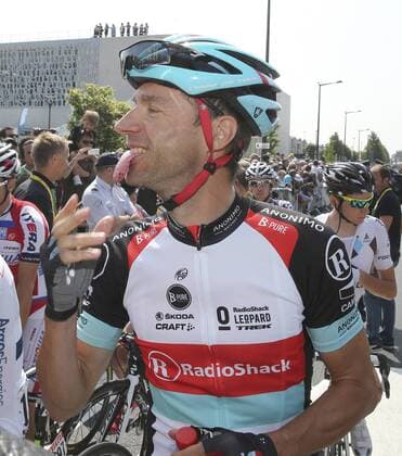 RADSPORT - 100. TOUR DE FRANCE - 11.07.2013, 12. ETAPPE - Fougeres > Tours, Powerbar-Riegel als Zunge: Spassvogel Jens Voigt(GER Radio Shack Leopard), -