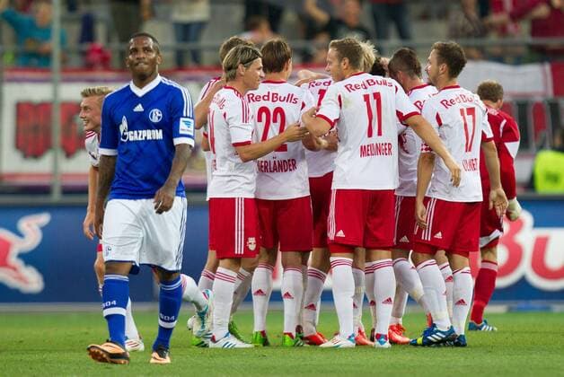 11.07.2013, Red Bull Arena, Salzburg, AUT, Testspiel, FC Red Bull Salzburg vs Schalke 04, im Bild Torjubel Red Bull nach dem 3 zu 1 durch Martin Hinteregger (FC Red Bull Salzburg, 36) vorne Jefferson Farfan (FC Schalke 04, 17) enttäuscht during a friendly Match between Fc Red Bull Salzburg and FC Schalke 04 at the Red Bull Arena, Salzburg, Austria on 2013 07 11. EP_fei