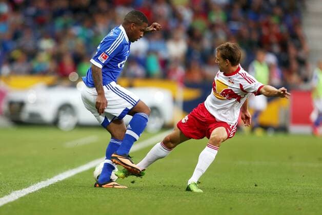 FUSSBALL - RBS vs Schalke, Testspiel SALZBURG,AUSTRIA,11.JUL.13 - FUSSBALL - tipp3 Bundesliga powered by T-Mobile, DFL, 1. Deutsche Bundesliga, Red Bull Salzburg vs FC Schalke 04, Vorbereitungsspiel. Bild zeigt Jefferson Farfan (Schalke) und Stefan Hierländer (RBS). 