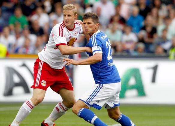 FUSSBALL - RBS vs Schalke, Testspiel SALZBURG,AUSTRIA,11.JUL.13 - FUSSBALL - tipp3 Bundesliga powered by T-Mobile, DFL, 1. Deutsche Bundesliga, Red Bull Salzburg vs FC Schalke 04, Vorbereitungsspiel. Bild zeigt Martin Hinteregger (RBS) und Klaas-Jan Huntelaar (Schalke). 