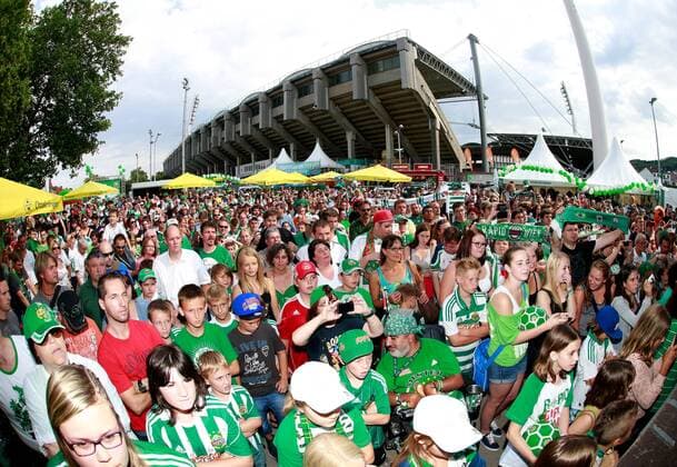 FUSSBALL - Rapid, Tag der offenen Tuer WIEN,AUSTRIA,13.JUL.13 - FUSSBALL - tipp3 Bundesliga powered by T-Mobile, SK Rapid Wien, Tag der offenen Tuer. Bild zeigt Fans. 