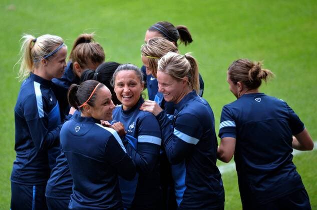 Jessica Houara - Sandrine Bretigny - Amandine Henry FOOTBALL : Training Frankreich - 14 07 2013 AnthonyBIBARD FEP Panoramic 
