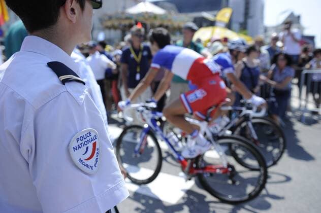 Tour de France 2013. Start der Etappe in Tours am 12.07.2013. Polizei kontrolliert alle ZUgänge.