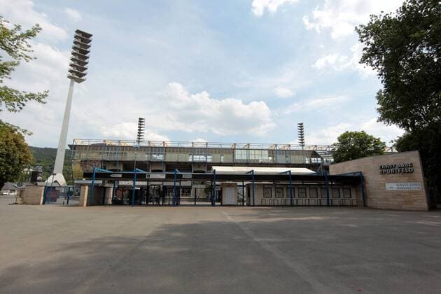 GER, Regionalliga Nordost, FC Carl Zeiss Jena - Stadion - Flutlichtmasten 17.07.13, Jena, Ernst-Abbe-Sportfeld, GER, NOFV, Regionalliga Nordost, FC Carl Zeiss Jena die Flutlichtmasten im EAS rosten nach dem Hochwasser im Juni 2013 und müssen abgebaut werden, die Sicherheit ist gefährdet, das Gelände gesperrt