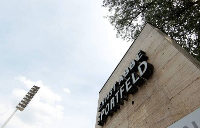 GER, Regionalliga Nordost, FC Carl Zeiss Jena - Stadion - Flutlichtmasten 17.07.13, Jena, Ernst-Abbe-Sportfeld, GER, NOFV, Regionalliga Nordost, FC Carl Zeiss Jena die Flutlichtmasten im EAS rosten nach dem Hochwasser im Juni 2013 und müssen abgebaut werden, die Sicherheit ist gefährdet, das Gelände gesperrt