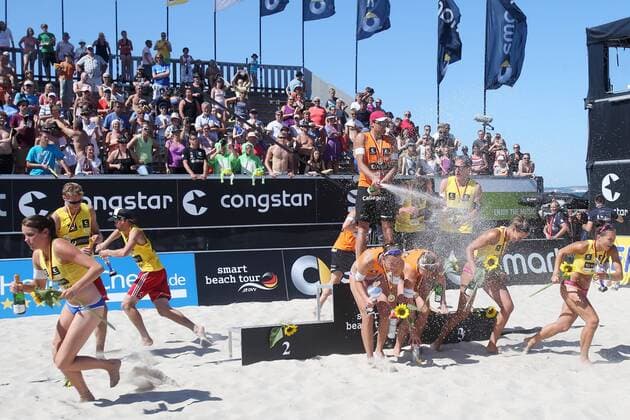 Beachvolleyball: smart beach tour Binz 2013, Supercup - super cup, Sebastian Dollinger und Stefan Windscheif (2.Platz), Jonathan Erdmann und Kay Matysik (1.Platz), Bennet Poniewaz und David Ponniewaz (3.Platz), Christine Aulenbrock und Cinja Tillmann (2.Platz), Teresa Mersmann und Isabel Schneider (1.Platz), Sophie Colditz und Kristina Schlechter (3.Platz), xHOCHxZWEIx xMaltexChristiansx