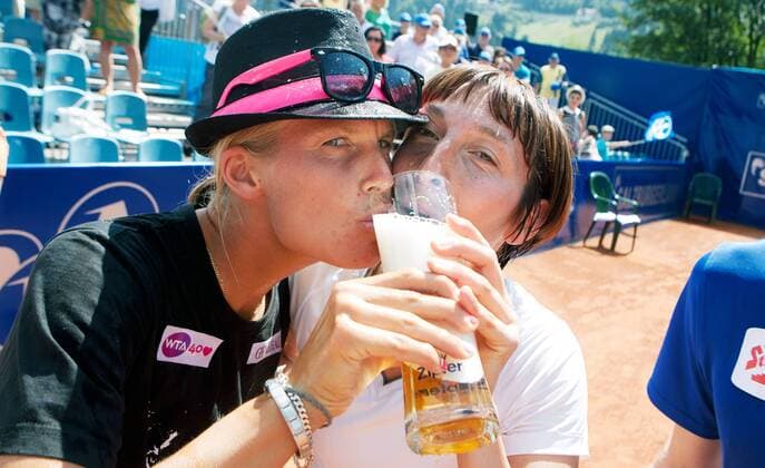 TENNIS - WTA, Gastein Ladies 2013 BAD GASTEIN,AUSTRIA,21.JUL.13 - TENNIS - WTA Tennis Damen Tour, Gastein Ladies, Einzel, Finale. Bild zeigt Sandra Klemenschits und Yvonne Meusburger (AUT). 