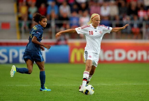 Pernille Harder (den) - Laura Georges (fra) Frankreich vs Dänemark - Viertelfinale - UEFA Euro - 2013 - 22 07 2013 AnthonyBIBARD 