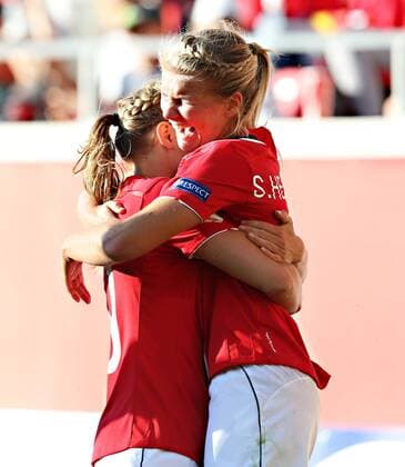 22.07.2013, Kalmar - UEFA Women s EURO 2013 - Norway vs Sweden - Ada Stolsmo Hegerberg Kristine Hegland - 