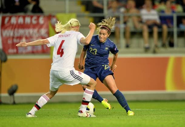 Camille Abily (fra) - Christina Orntoft (den) FOOTBALL : France vs Danemark - 1 4 finale - UEFA Euro Feminin - Suede 2013 - 22 07 2013 AnthonyBIBARD FEP Panoramic 