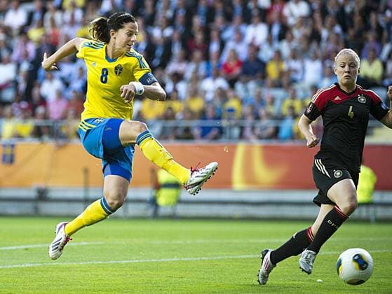 Sweden Göteborg 2013 07 24 UEFA Womens Euro 2013 Sweden (SWE) vs Germany (GER) Leonie Maier Lotta Schelin (SWE) KP0300 