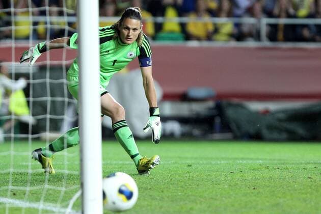 24.07.2013, xfsx, Frauen Europameisterschaft 2013, Halbfinale, Deutschland - Schweden, v.l. Pfosten rettet für Nadine Angerer (Deutschland)