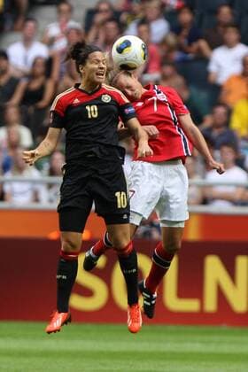28.07.2013, xfsx, Fussball EM 2013 Finale, Deutschland - Norwegen, v.l. Dzsenifer Marozsan (Deutschland) im Zweikampf, Duell, duel, tackle mit Trine Ronning (Norwegen)