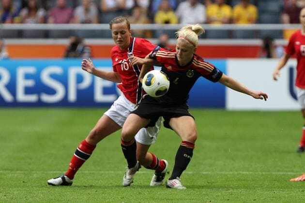 28.07.2013, xfsx, Fussball EM 2013 Finale, Deutschland - Norwegen, v.l. Kristine Wigdahl Hegland (Norwegen) im Zweikampf, Duell, duel, tackle mit Leonie Maier (Deutschland)