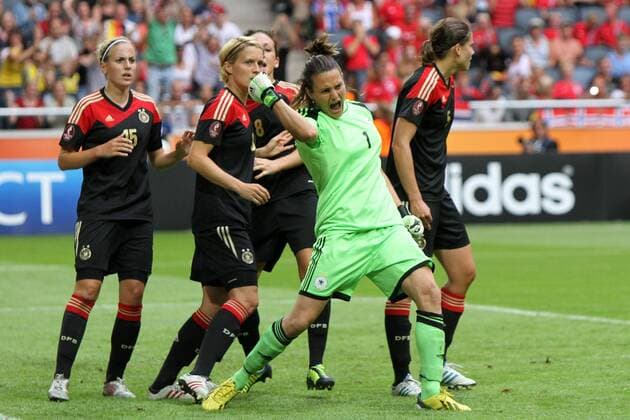 28.07.2013, xfsx, Fussball EM 2013 Finale, Deutschland - Norwegen, v.l. Nadine Angerer (Deutschland) jubelt über den gehaltenen Foulelfmeter