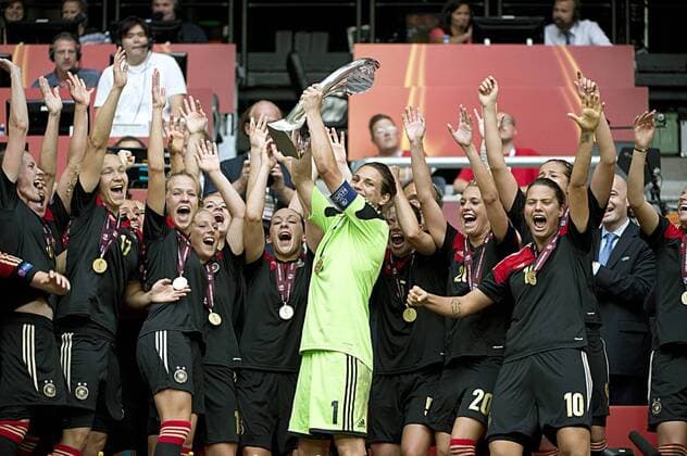 Sweden Stockholm UEFA Womens Euro 2013 FINAL Germany (GER) vs Norway (NOR) Germany European champions 2013 Nadine Angerer mit Pokal daneben u.a. Dzsenifer Marozsan (re.) KP0300 