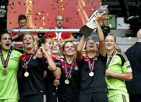 Sweden Stockholm UEFA Womens Euro 2013 FINAL Germany (GER) vs Norway (NOR) Germany European champions 2013 Dzsenifer Marozsan mit Pokal KP0300 