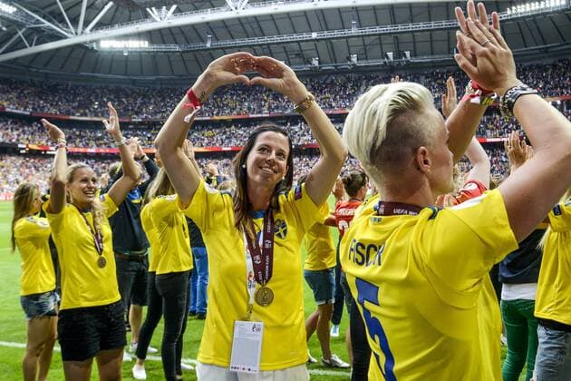 Stockholm 2013 07 28 Football UEFA Championship Womans final - Picture shows Lotta Schölin and Nilla Fischer gives the crowd their love - KPkod 08002 