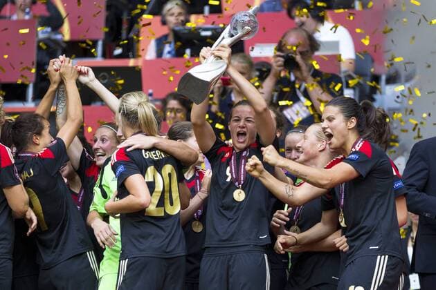 28.07.2013, Inside Friends Arena, Solna, UEFA Damen Euro, Deutschland vs Norwegen, Finale, im Bild, Germany 9 Lena Lotzen holds up the trophy as Germany Tyskland celebrates winning the UEFA Women Euro during UEFA Womens Euro Final Match between Germany and Norway at the Inside Friends Arena, Solna, on 2013 07 28. out of SWE EP_skyc EP_skyc