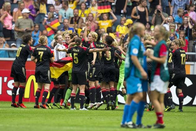 28.07.2013, Inside Friends Arena, Solna, UEFA Damen Euro, Deutschland vs Norwegen, Finale, im Bild, Germany Tyskland celebrates winning the UEFA Euro final during UEFA Womens Euro Final Match between Germany and Norway at the Inside Friends Arena, Solna, on 2013 07 28. out of SWE EP_skyc EP_skyc