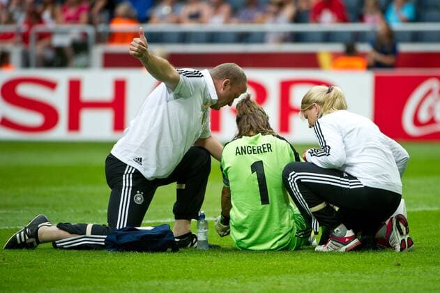 28.07.2013, Inside Friends Arena, Solna, SWE, UEFA Damen Euro, Deutschland vs Norwegen, Finale, im Bild, Germany goalkeeper 1 Nadine Angerer is hurt and is taken care of by medical staf during UEFA Womens Euro Final Match between Germany and Norway at the Inside Friends Arena, Solna, Sweden on 2013 07 28. out of SWE EP_skyc EP_skyc