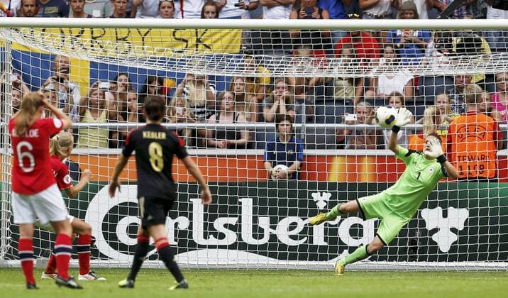 28.07.2013, Inside Friends Arena, Solna, SWE, UEFA Damen Euro, Deutschland vs Norwegen, Finale, im Bild, Germany goalkeeper 1 Nadine Angerer saves penalty from Solveig Gulbrandsen during UEFA Womens Euro Final Match between Germany and Norway at the Inside Friends Arena, Solna, Sweden on 2013 07 28. out of SWE EP_skyc EP_skyc