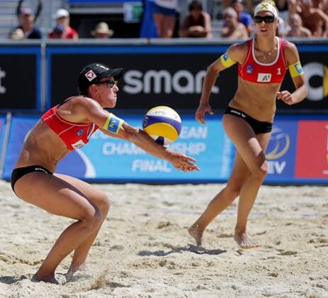 BEACHVOLLEYBALL - CEV EM 2013 KLAGENFURT,AUSTRIA,30.JUL.13 - DIVERS, BEACHVOLLEYBALL - CEV Europameisterschaft, Damen. Bild zeigt Doris Schwaiger und Stefanie Schwaiger (AUT). 