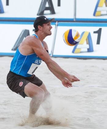 BEACHVOLLEYBALL - CEV EM 2013 KLAGENFURT,AUSTRIA,02.AUG.13 - DIVERS, BEACHVOLLEYBALL - CEV Europameisterschaft, Herren. Bild zeigt Mischa Urbatzka (GER). 