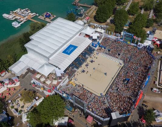 03.08.2013, Klagenfurt, Strandbad, AUT, A1 Beachvolleyball EM 2013, Achtelfinale Herren, Spiel 58, im Bild der Centercourt. EP_ste