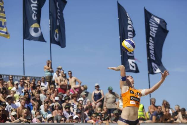 Beachvolleyball: smart beach tour St. Peter Ording 2013, Stefanie Hüttermann (RWE Beachvolleys Bottrop) und Anne Matthes (Dresdner SC) vs Jenny Heinemann und Pia Riedel (Köpenicker SC), xHOCHxZWEIx xThomasxVictorx